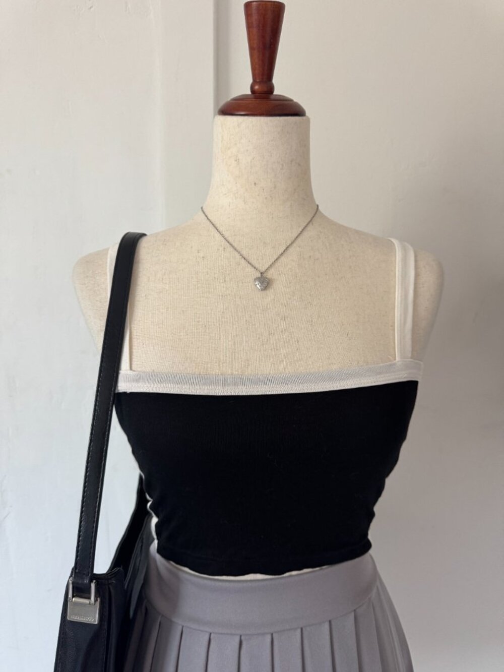 Forever 21 Black and White Cropped Tank Top - Picture 2 of 3